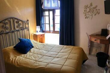 هتل Logis Hôtel Le Manoir & Lounge