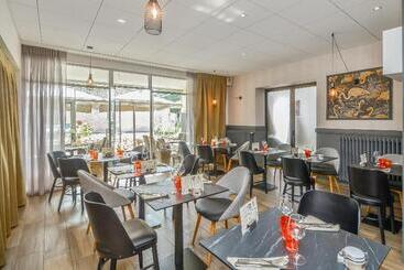 هتل Logis Hôtel Restaurant Le Cours