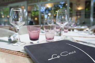 هتل Logis Hôtel Restaurant Le Cours