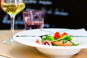 هتل Logis Hôtel Restaurant Le Cours