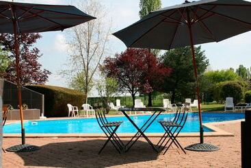 호텔 Logis Le Relais Fleuri