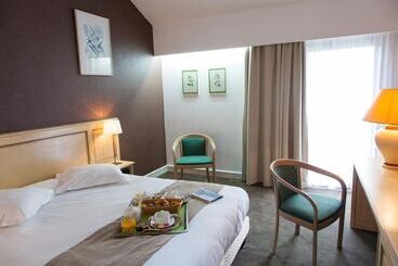 호텔 Logis Le Relais Fleuri