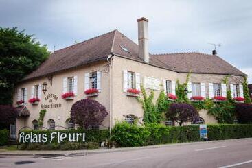 호텔 Logis Le Relais Fleuri