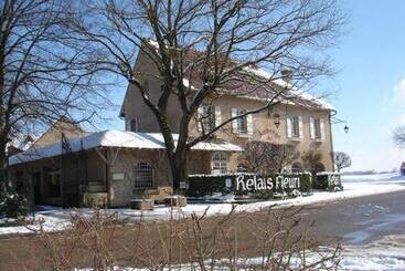 호텔 Logis Le Relais Fleuri