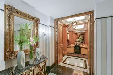 هتل Maison Astor Paris, Curio Collection By Hilton