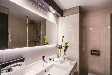 هتل Mercure Pau Palais Des Sports