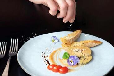 هتل Mercure Pau Palais Des Sports