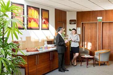 هتل Mercure Pau Palais Des Sports