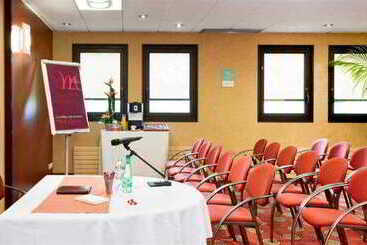 هتل Mercure Pau Palais Des Sports