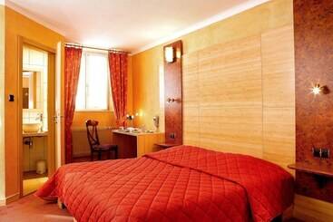 هتل Hôtel A La Vignette   Colmar Nord