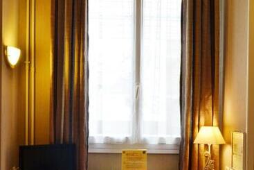 هتل Logis Hôtel Restaurant Le Monarque