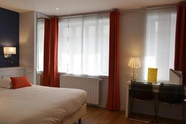 هتل Logis Hôtel Restaurant Le Monarque