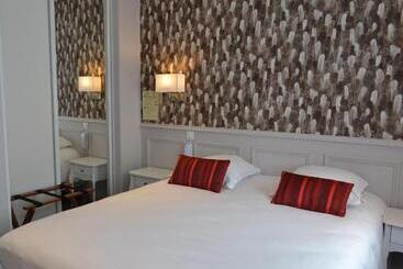 هتل Logis Hôtel Restaurant Le Monarque