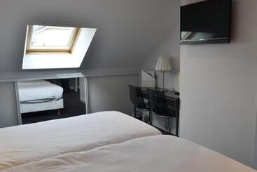 هتل Logis Hôtel Restaurant Le Monarque