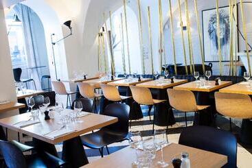 هتل The Originals Boutique, Hôtel Le Lion, Clermontferrand