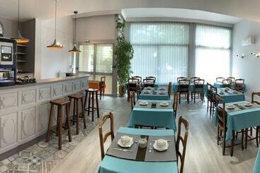 Logis Hotel Du Midi