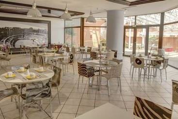 酒店 Arles Plaza