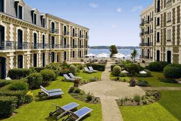 هتل Hôtel Barrière Le Grand Hôtel Dinard