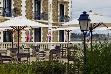 هتل Hôtel Barrière Le Grand Hôtel Dinard