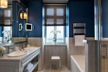 هتل Hôtel Barrière Le Grand Hôtel Dinard