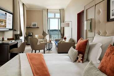 هتل Hôtel Barrière Le Grand Hôtel Dinard
