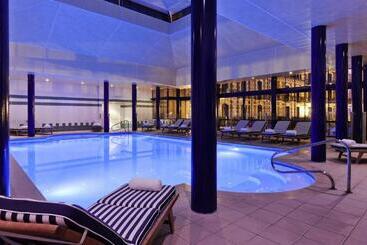 هتل Hôtel Barrière Le Grand Hôtel Dinard