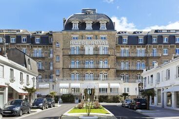 هتل Barriere Le Royal La Baule
