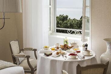 هتل Barriere Le Royal La Baule