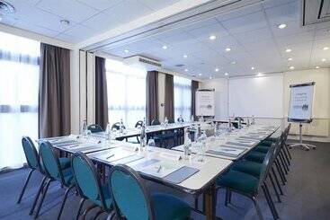 هتل Campanile Argenteuil
