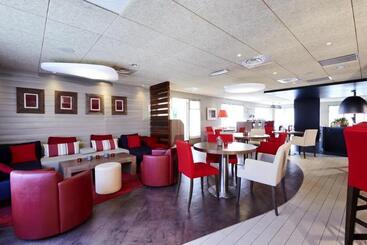 هتل Campanile Argenteuil