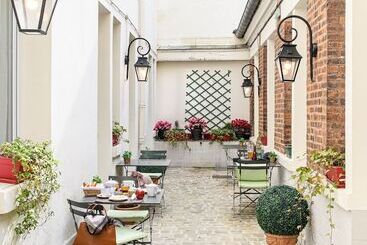 هتل A L Hôtel Des Roys