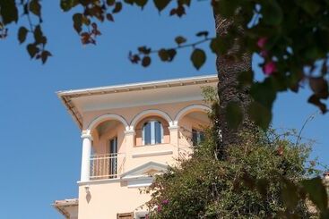 هتل Et Appartements Reine D Azur