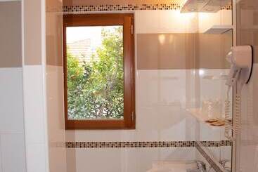 هتل Et Appartements Reine D Azur
