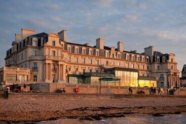 هتل Grand Hôtel Des Thermes
