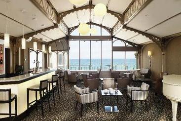 هتل Grand Hôtel Des Thermes