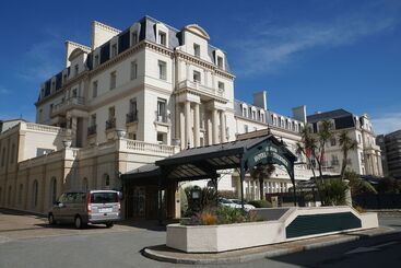 هتل Grand Hôtel Des Thermes
