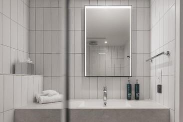هتل Hilton Garden Inn Marseille Provence Airport