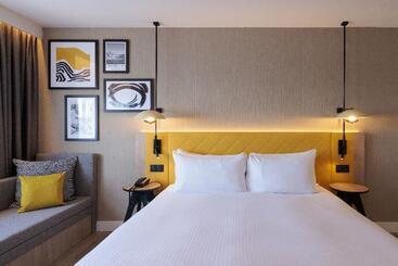 هتل Hilton Garden Inn Marseille Provence Airport