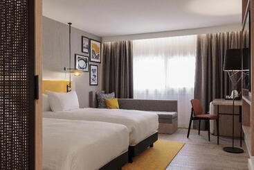 هتل Hilton Garden Inn Marseille Provence Airport