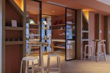 هتل Hilton Garden Inn Marseille Provence Airport