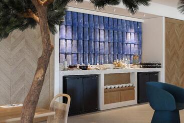 هتل Hilton Garden Inn Marseille Provence Airport