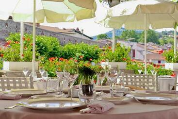 هتل Hôtel Des Pyrénées