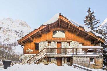 هتل Hôtel & Chalets Le Samovar
