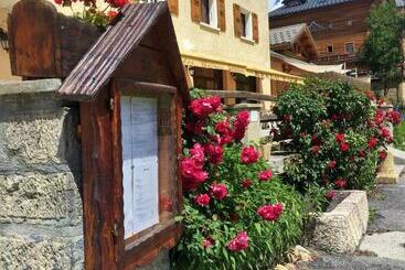 هتل Hôtel Soleil Des Neiges