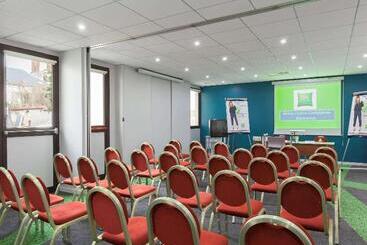 בית מלון כפרי Ibis Styles Reims Centre