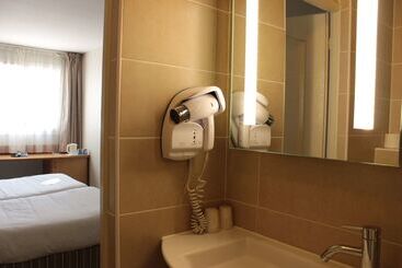 Kyriad Hotel Montpellier Centre Antigone