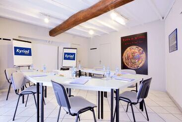 هتل Kyriad Nimes Centre