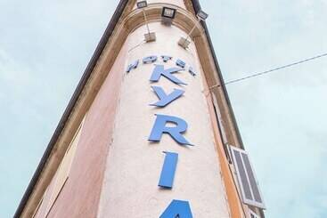 هتل Kyriad Nimes Centre