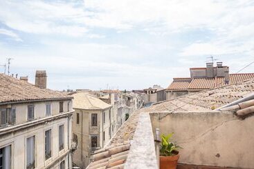 هتل Kyriad Nimes Centre