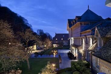 هتل La Ferme Saint Simeon Spa  Relais & Chateaux